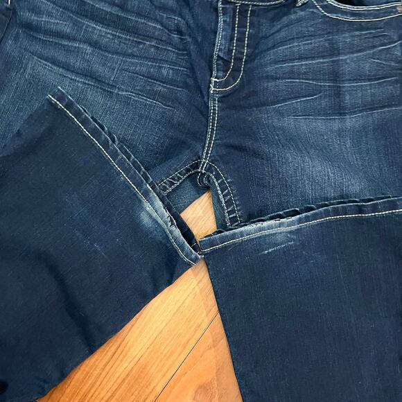 BKE Culture Jeans Size 36 x 33.5 Dark Wash Bootcut Stretch Rhinestone Embroider - Picture 8 of 13